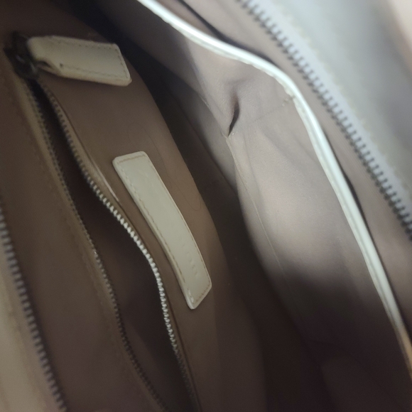 Burberry Women's Beige and White Bag - Picture 3 of 4